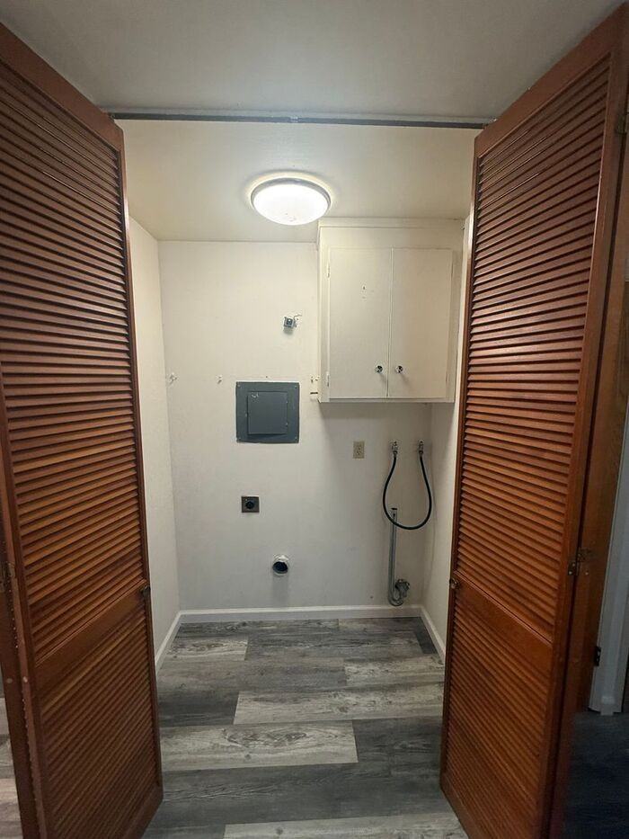 483 Willow Ave - Photo 2 of 9