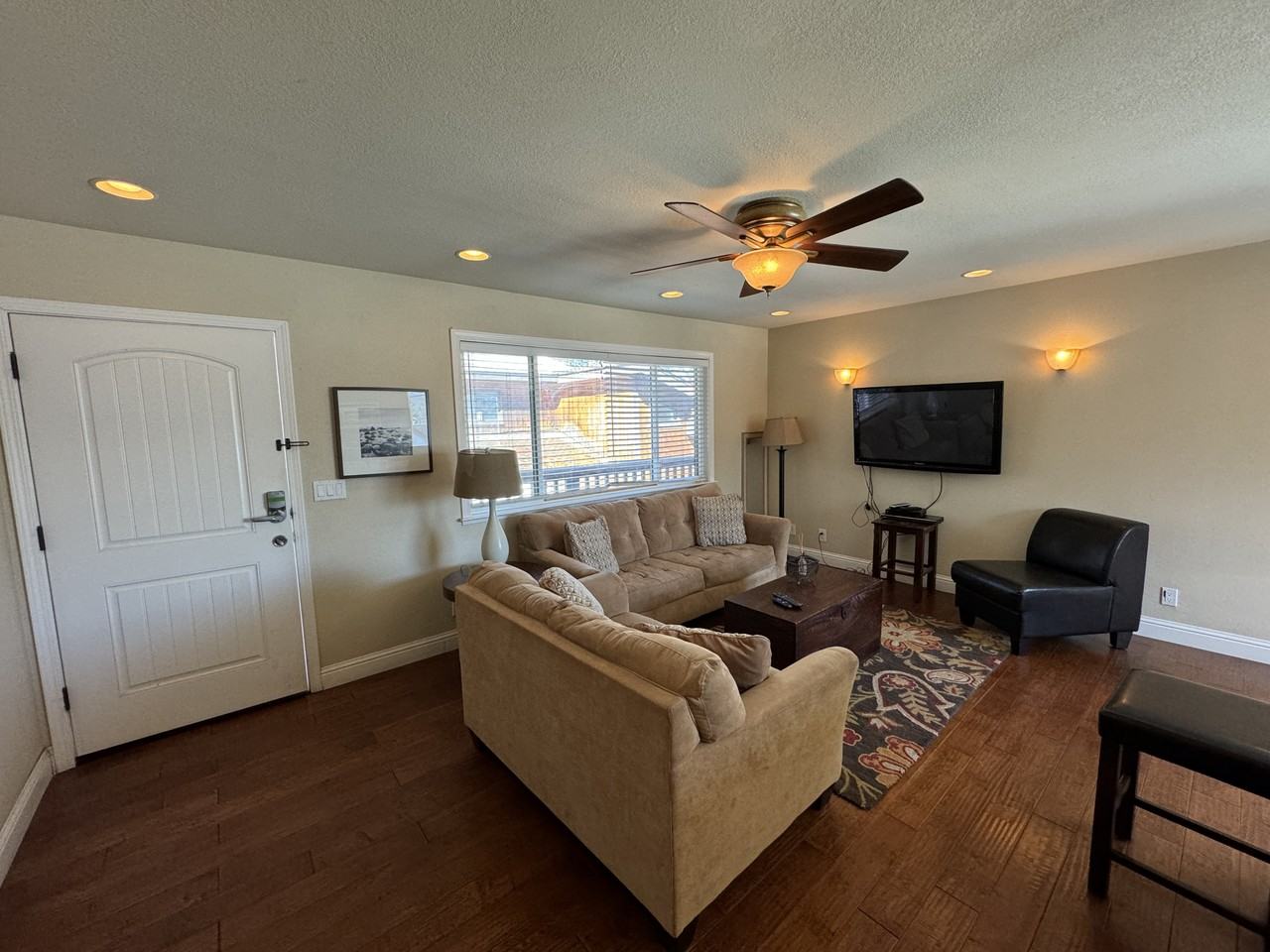 985 Lakeview Avenue #6 - Photo 3 of 16