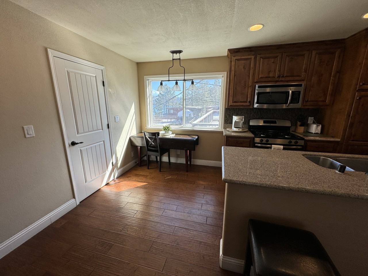 985 Lakeview Avenue #6 - Photo 5 of 16