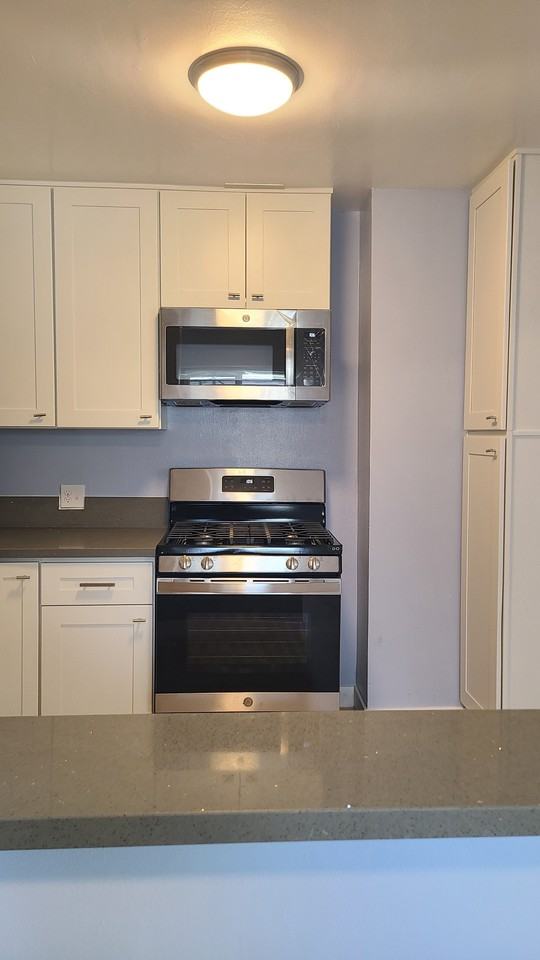 1540 W 20th St #1540 - Photo 2 of 13