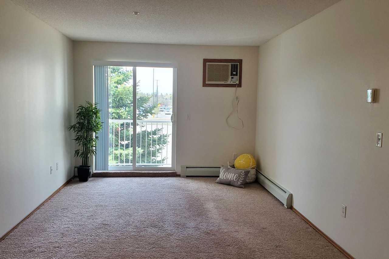 Wellington Manor - Photo 3 of 9