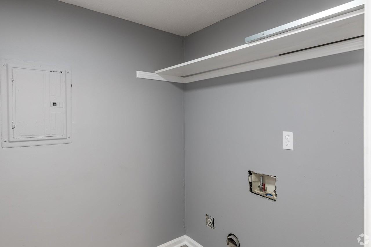 Briarhill 563 Apartments - Photo 6 of 21