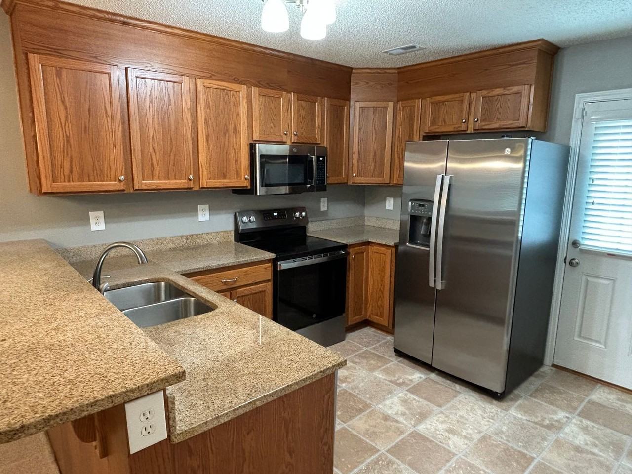 943 Barracuda Ave - Photo 5 of 25