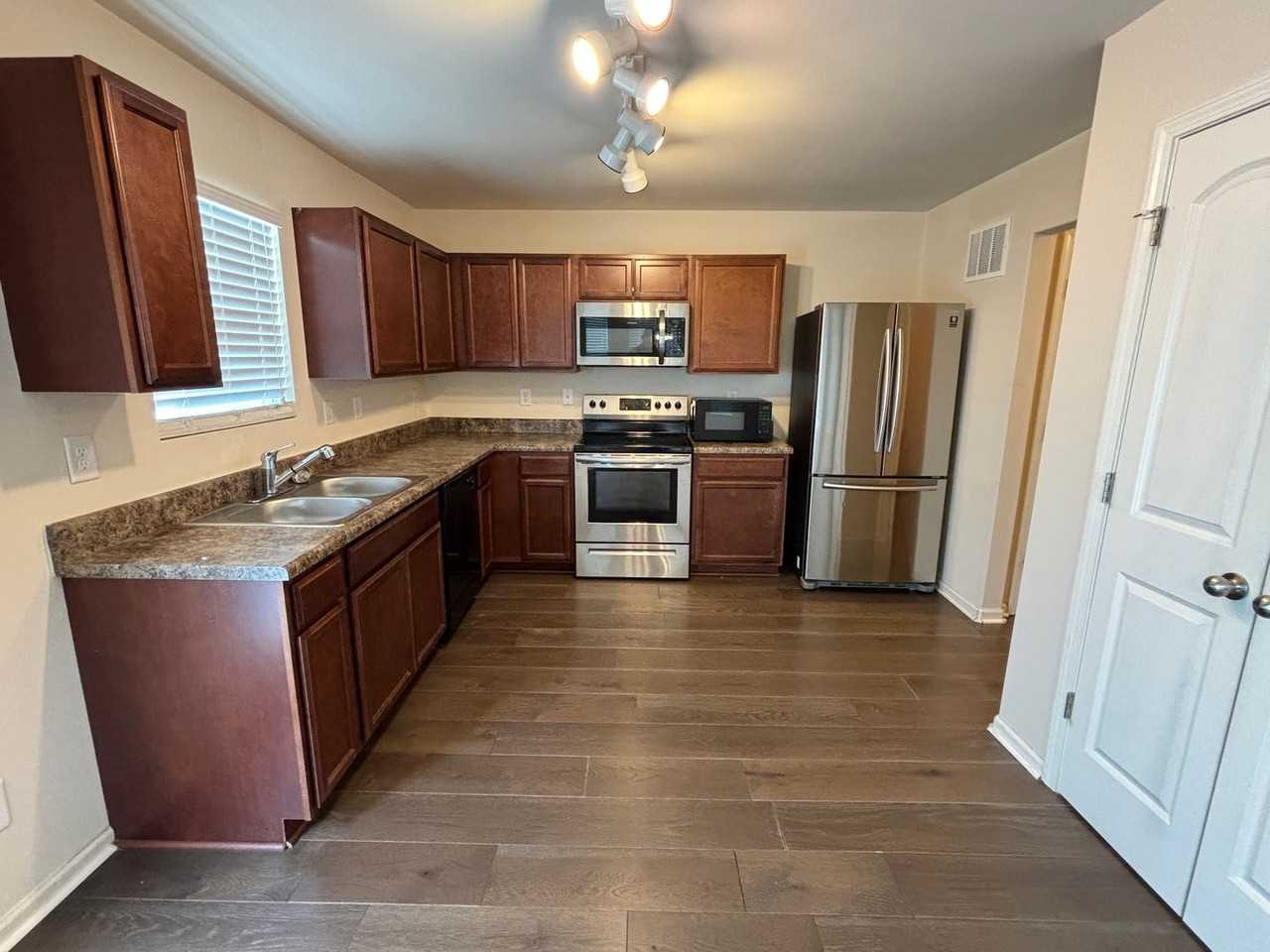 817 Ranchero St - Photo 6 of 23