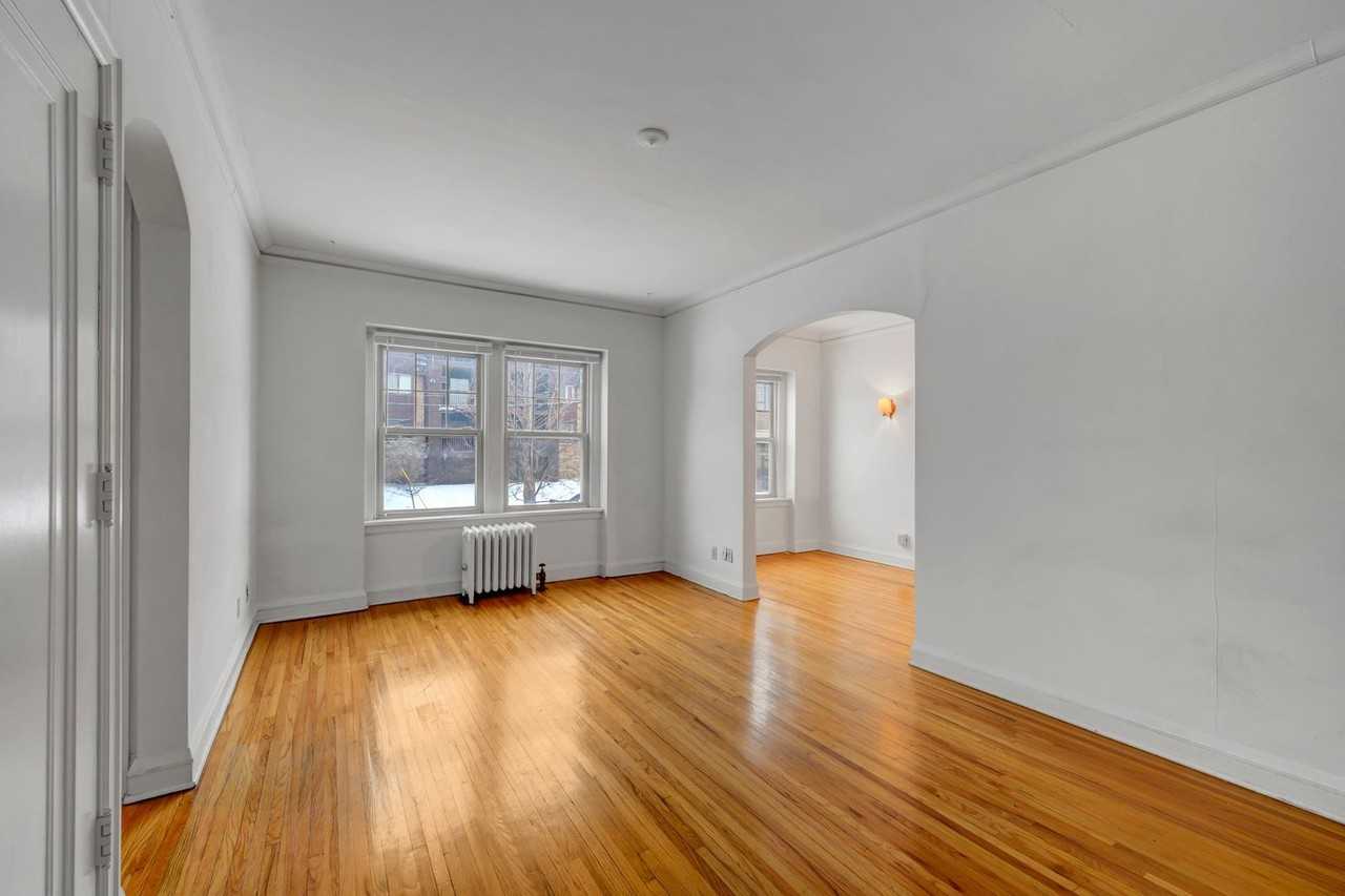 2552 Garfield Ave S - Photo 7 of 11