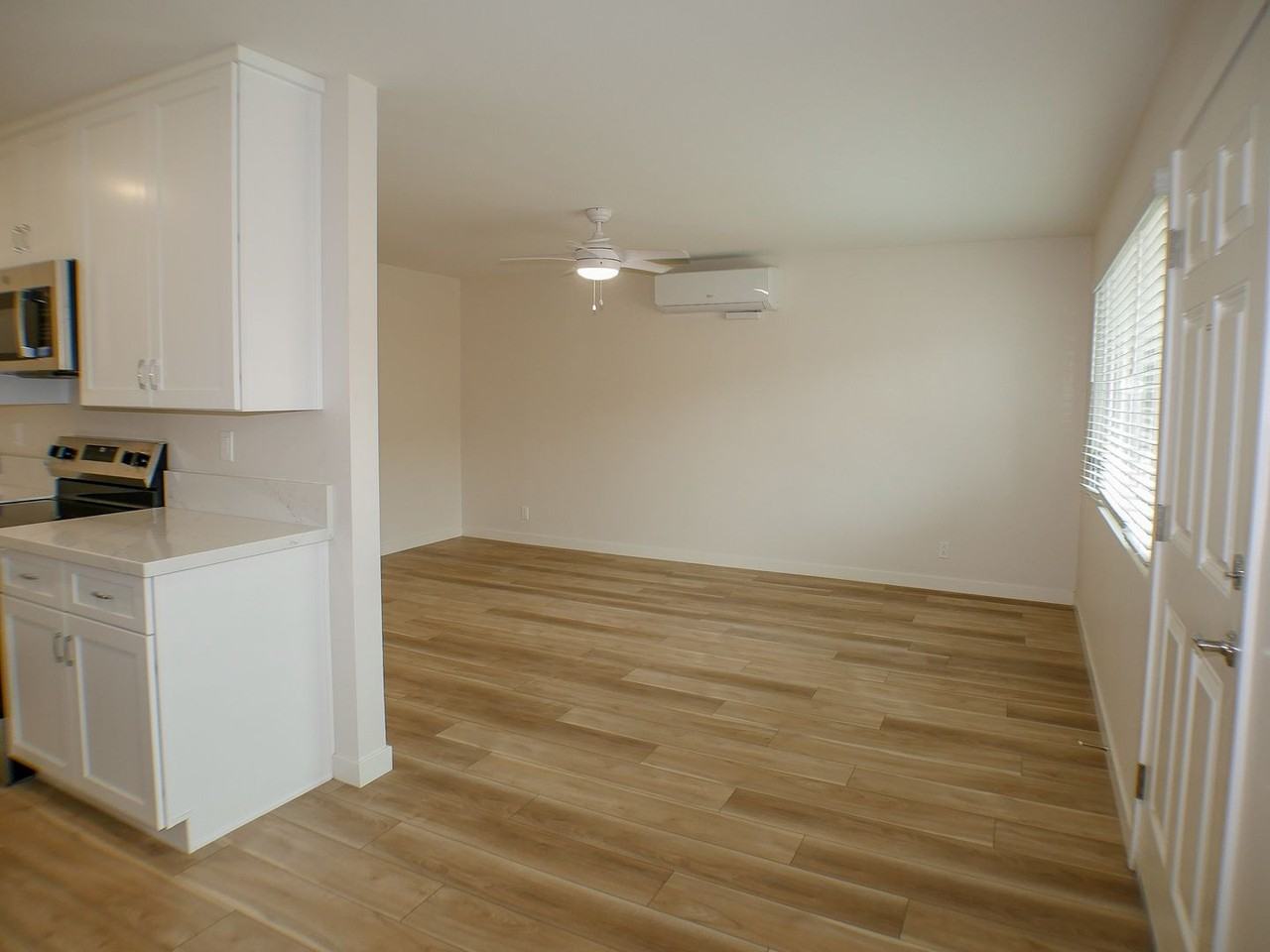 1133-1139 1133-1139 1/2 Grand Ave. - 1137 1/2 - Photo 7 of 28