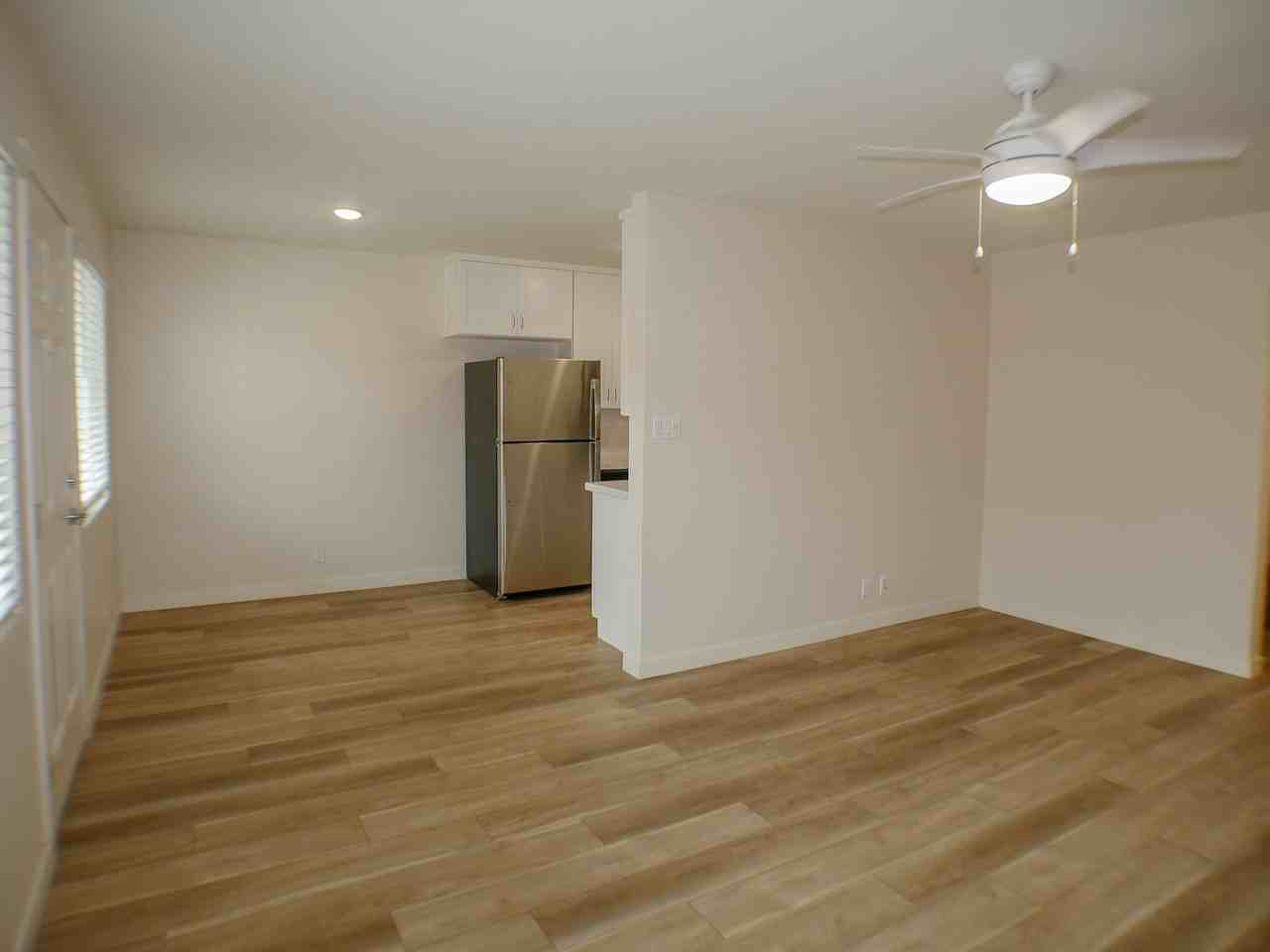 1133-1139 1133-1139 1/2 Grand Ave. - 1137 1/2 - Photo 3 of 28