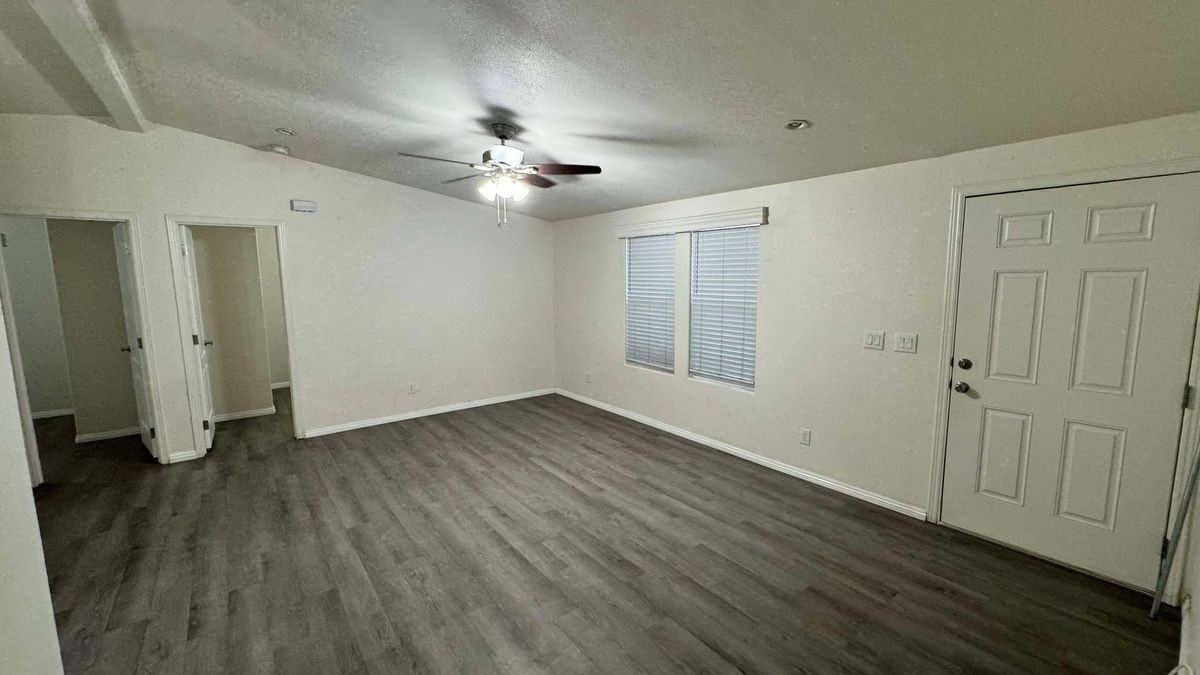 12119 Norwalk Blvd - Photo 3 of 11
