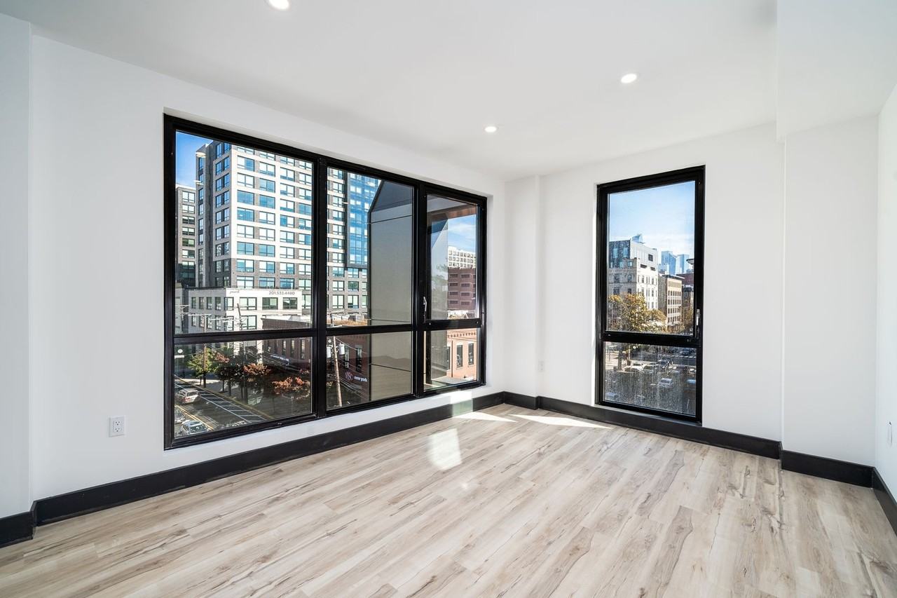 The Constantine - Photo 5 of 18