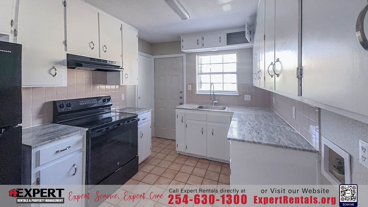 907 Wells St - Photo 5 of 19