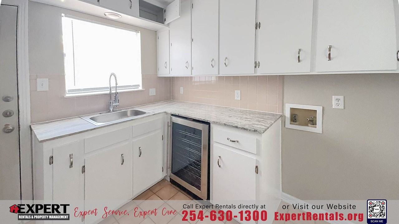 907 Wells St - Photo 6 of 19