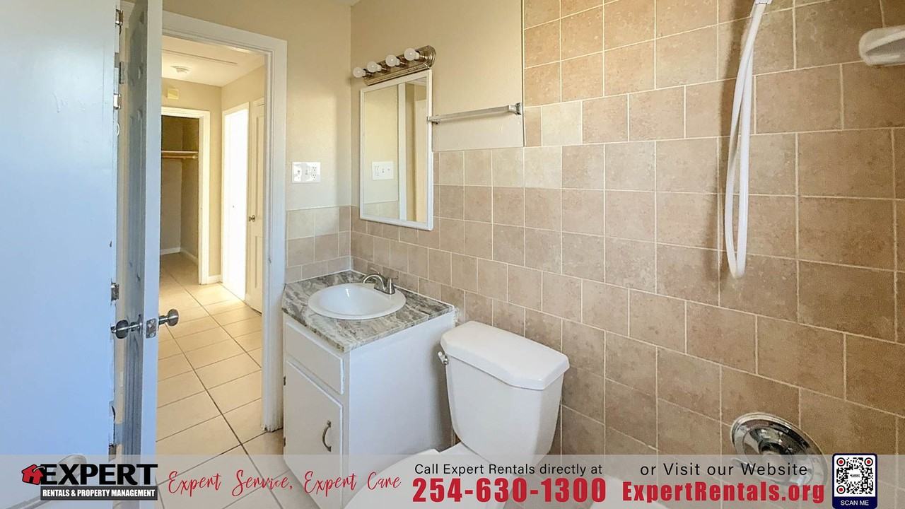 907 Wells St - Photo 7 of 19