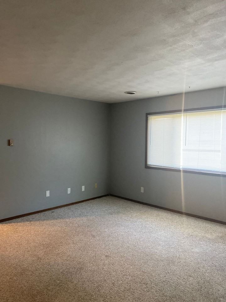 115 Central - Photo 2 of 7