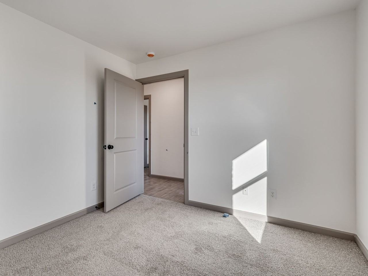 682 Grand Sycamore Dr - Photo 3 of 24