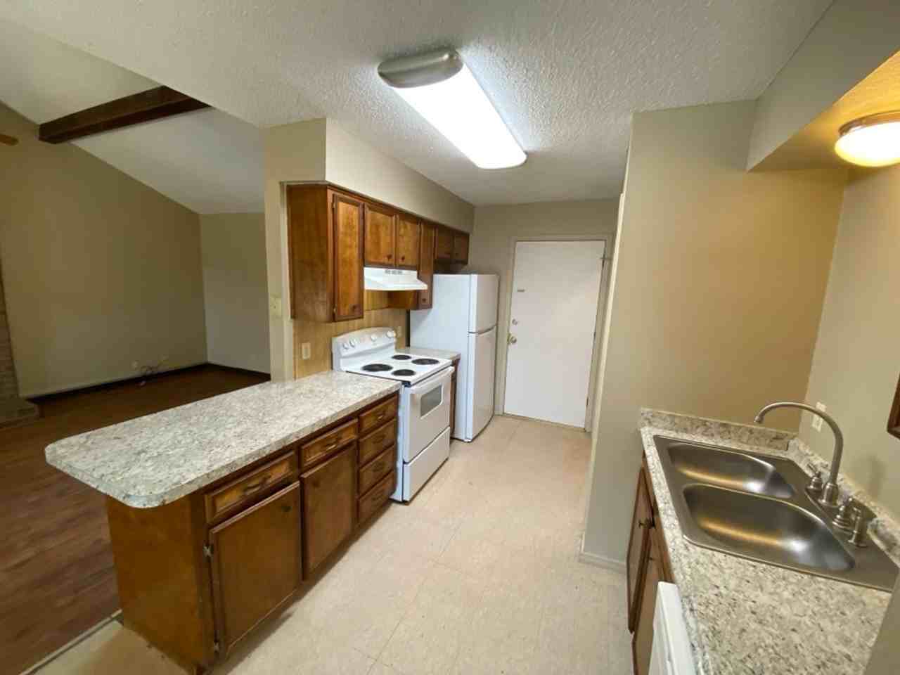 2812 Sunset Dr - Photo 3 of 17