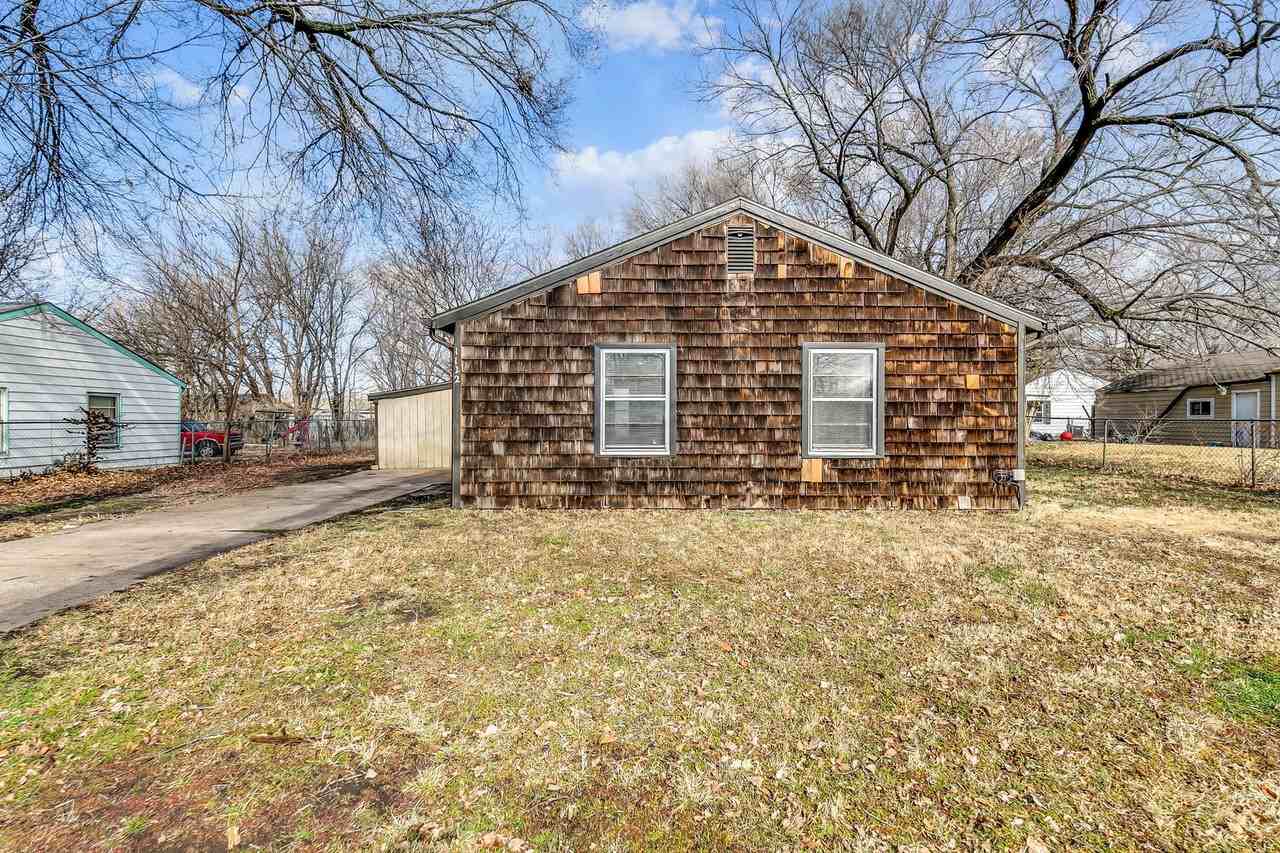 1122 E Denver Dr - Photo 2 of 16