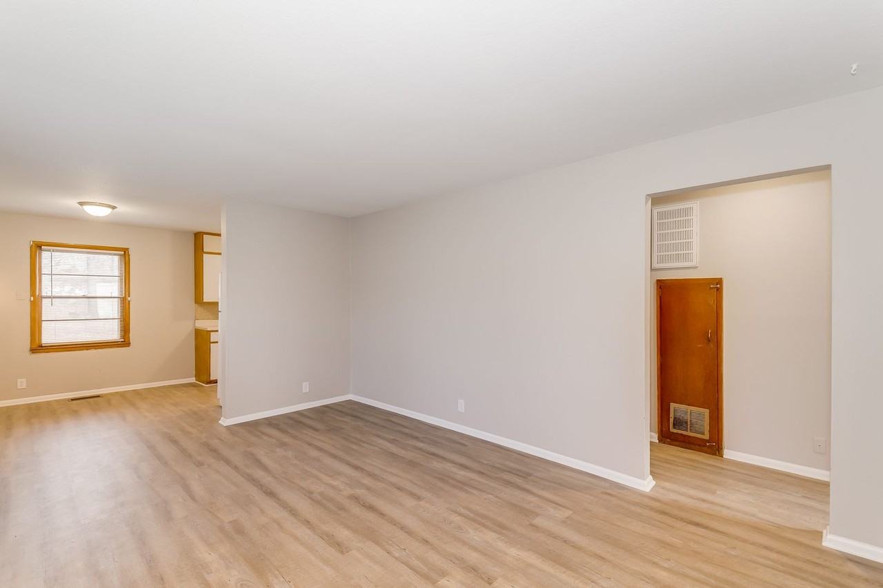 1122 E Denver Dr - Photo 3 of 16