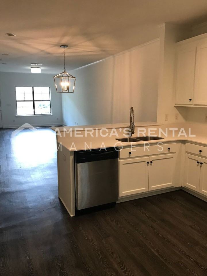 1911 6th Ave - Photo 3 of 16