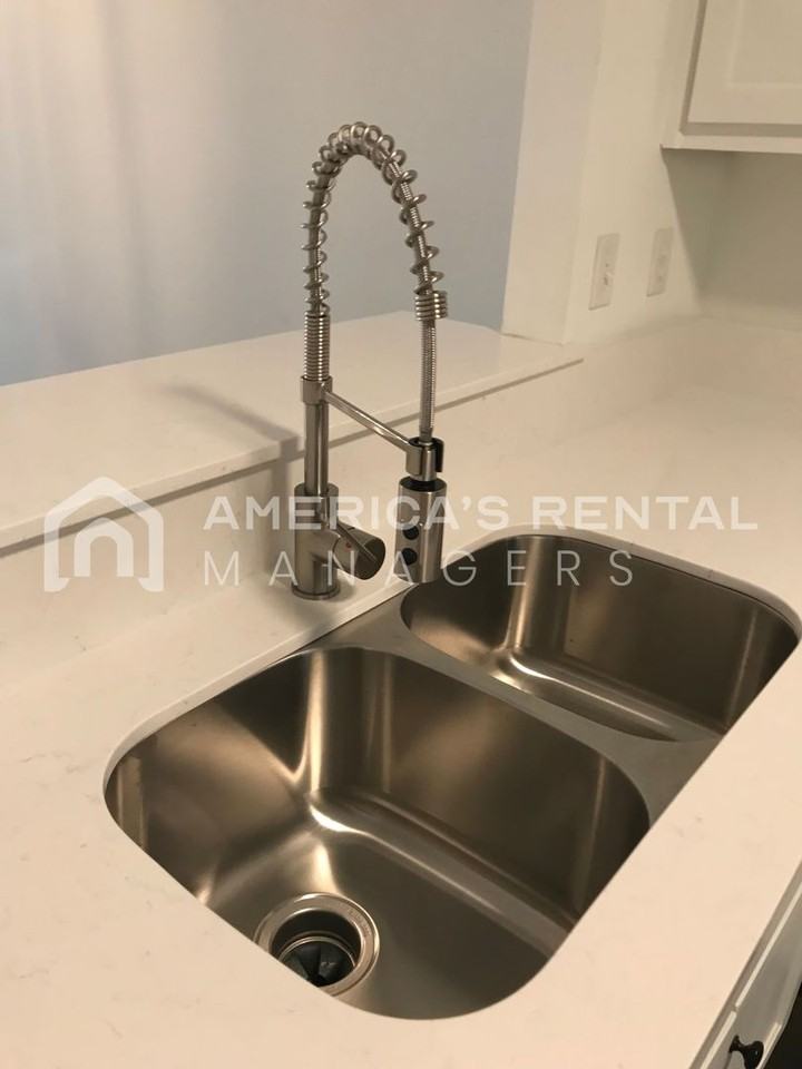 1911 6th Ave - Photo 4 of 16