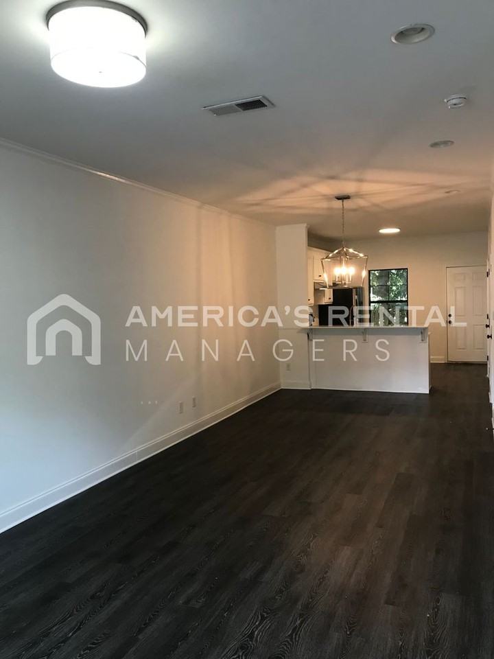 1911 6th Ave - Photo 5 of 16