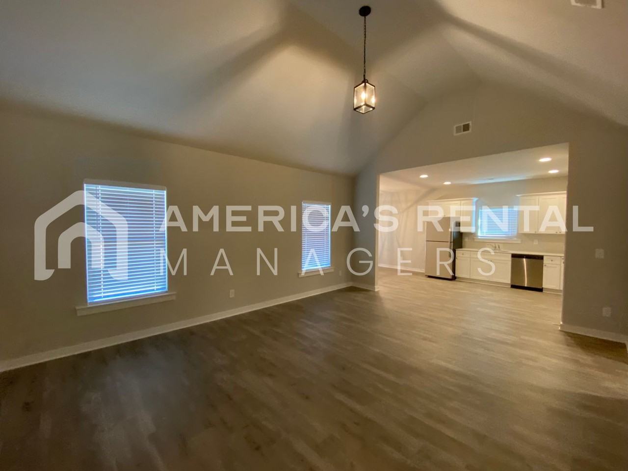 156 Wisconsin Ave - Photo 6 of 39