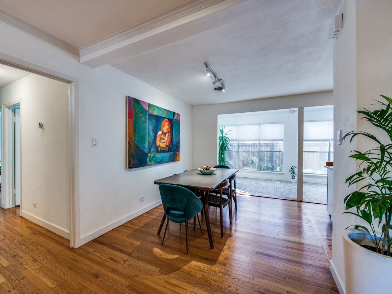 102 Wellesley Blvd - Photo 4 of 25