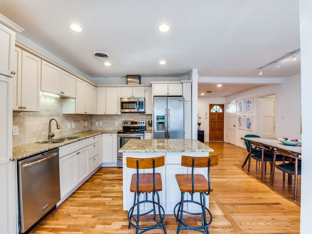 102 Wellesley Blvd - Photo 7 of 25