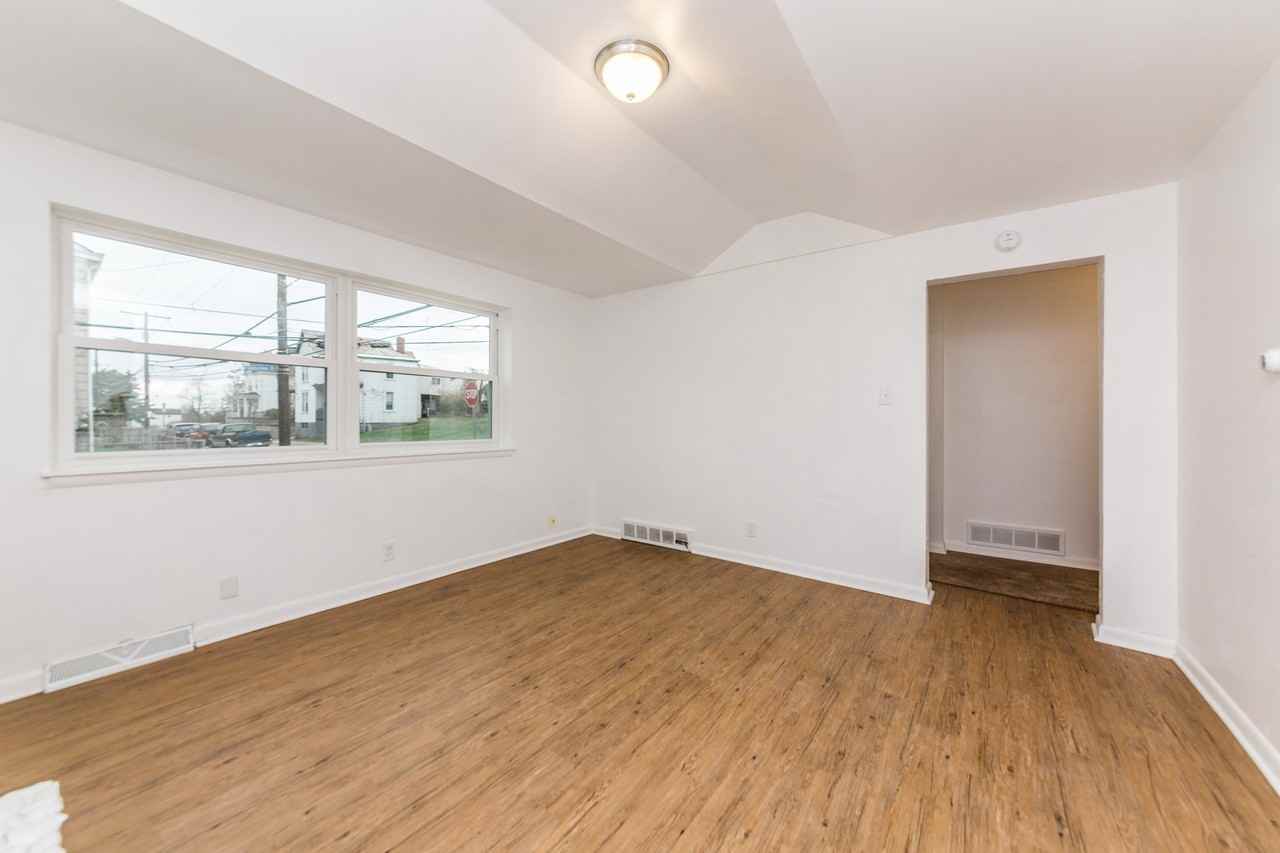 201 Millbridge St - Photo 2 of 11