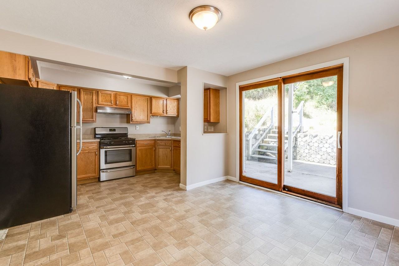 224 Seward St - Photo 5 of 35