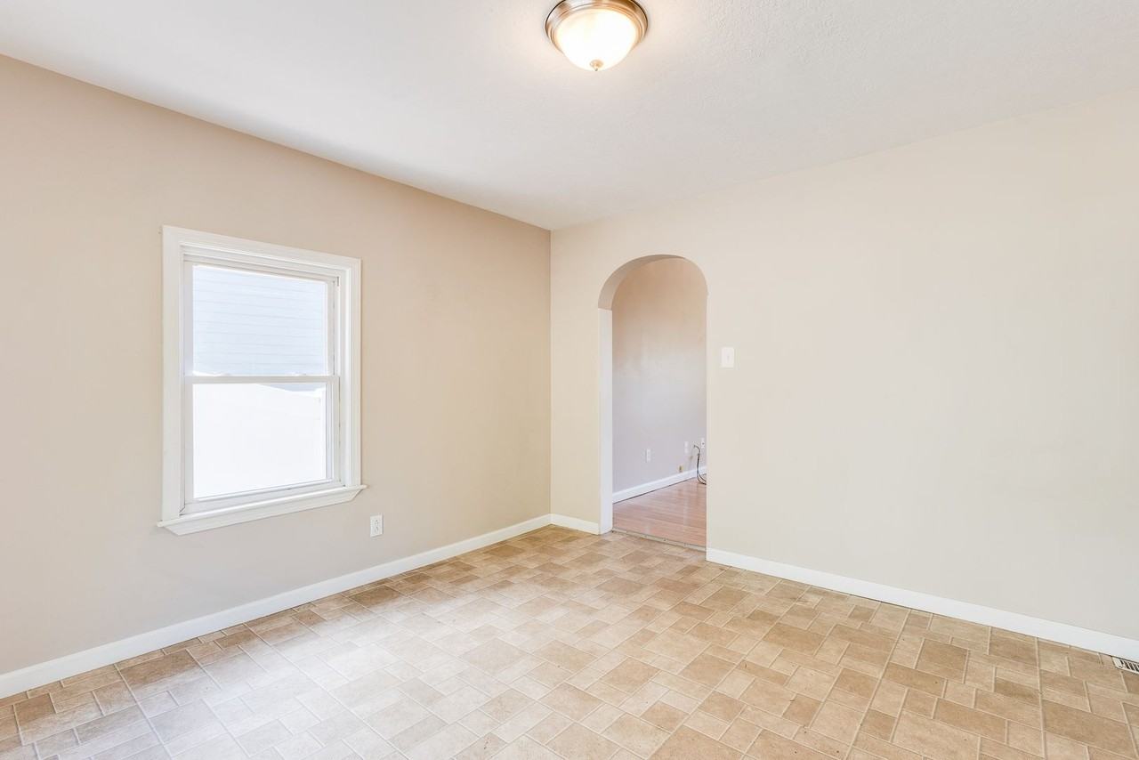 224 Seward St - Photo 7 of 35