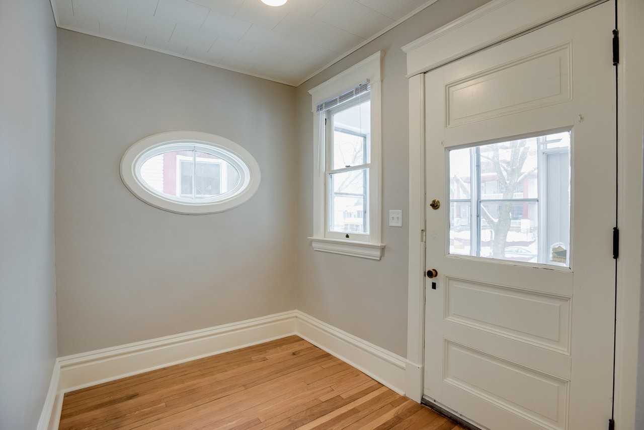 948 Iglehart Ave - Photo 4 of 19