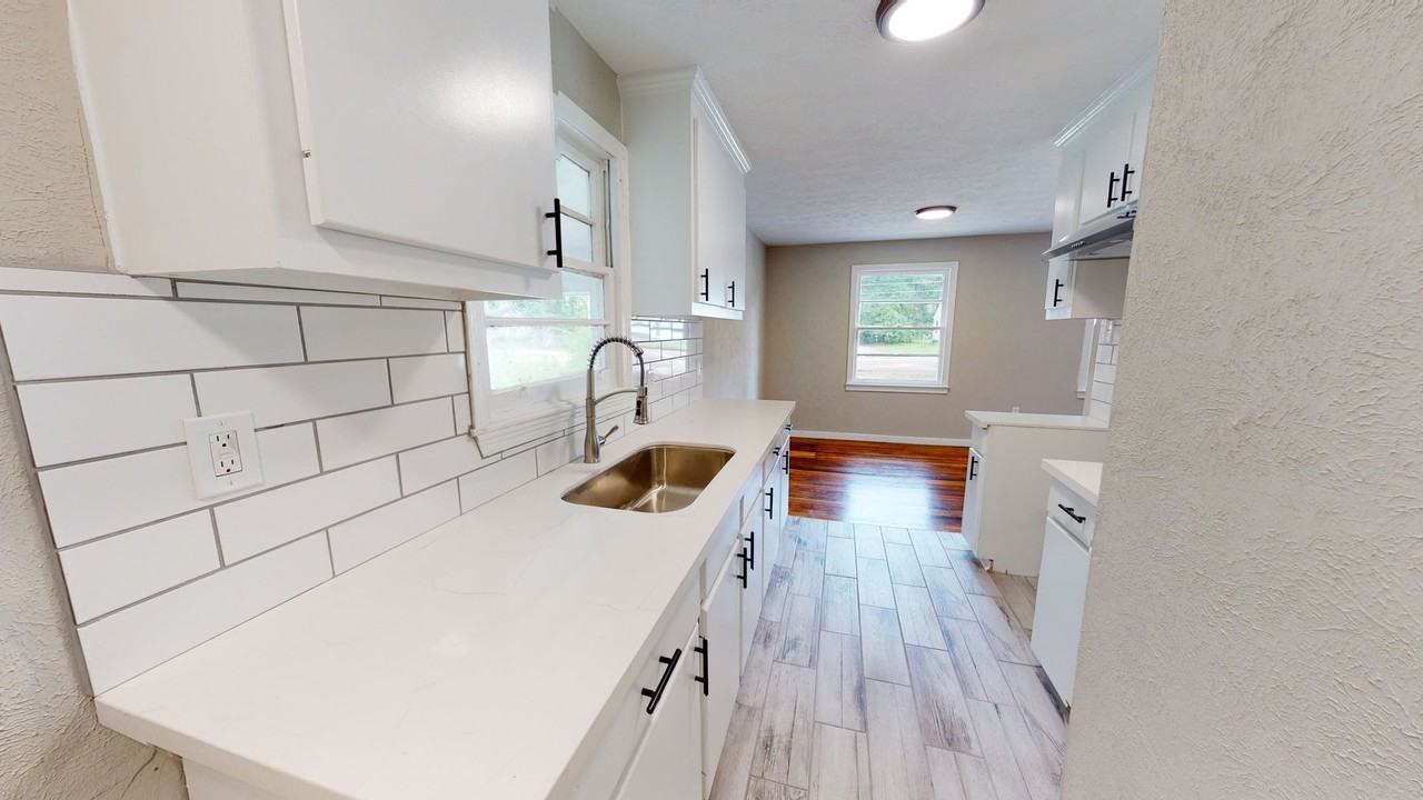 4833 N State St - Photo 5 of 11