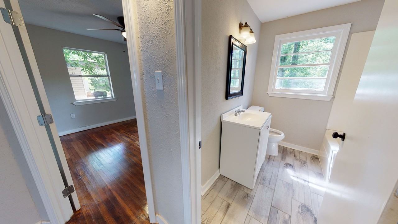 4833 N State St - Photo 7 of 11