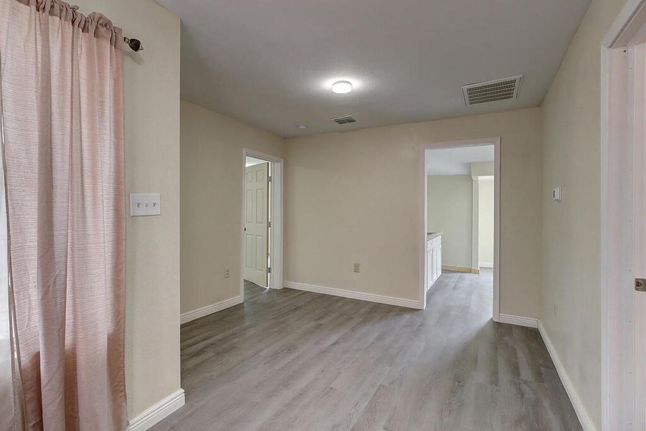 907 Laredo St - Photo 6 of 34