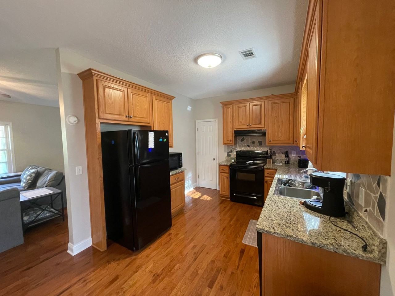 131 Eric Dr - Photo 5 of 19