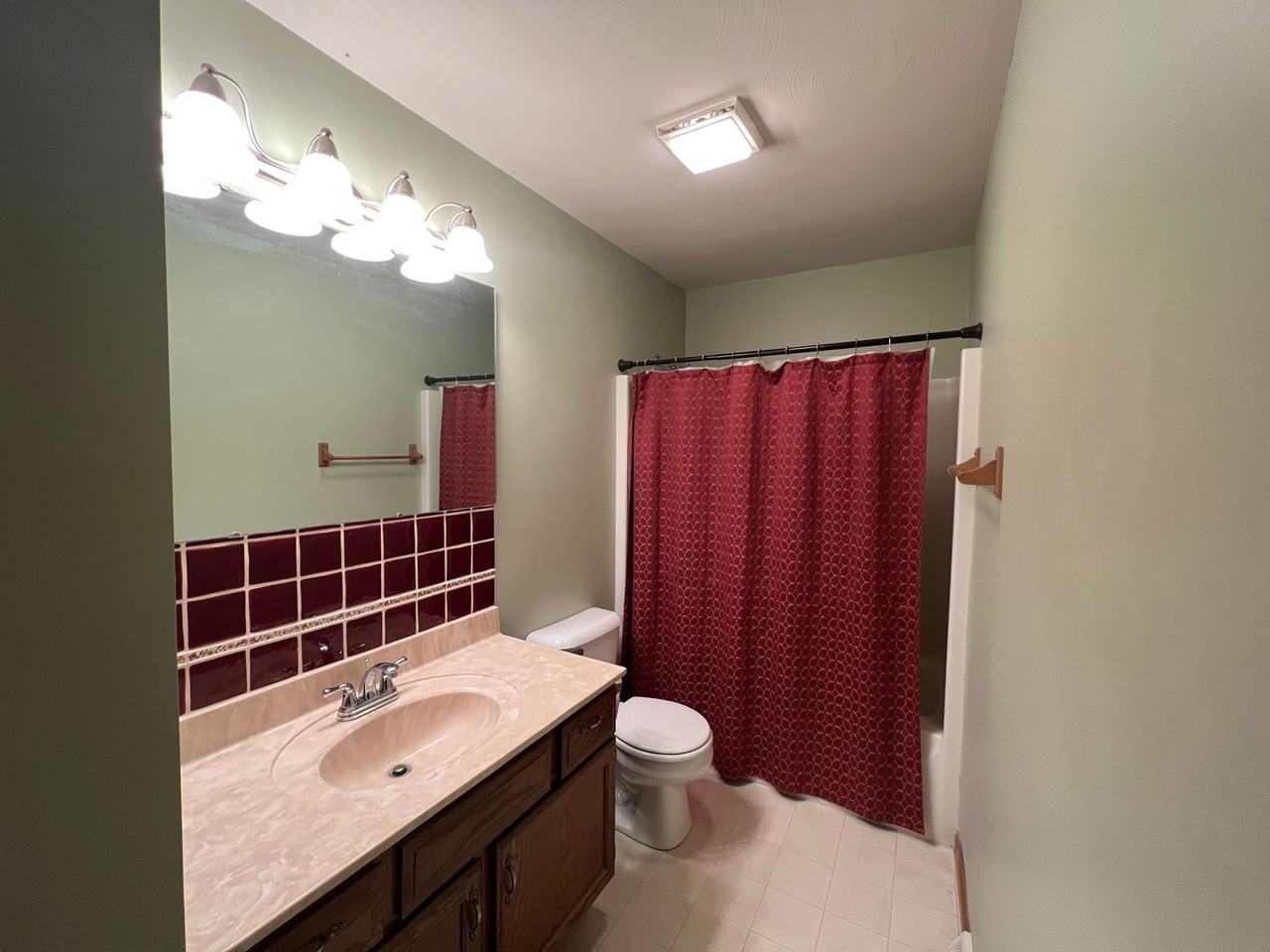 3030 Lakeshire Dr - Photo 3 of 13