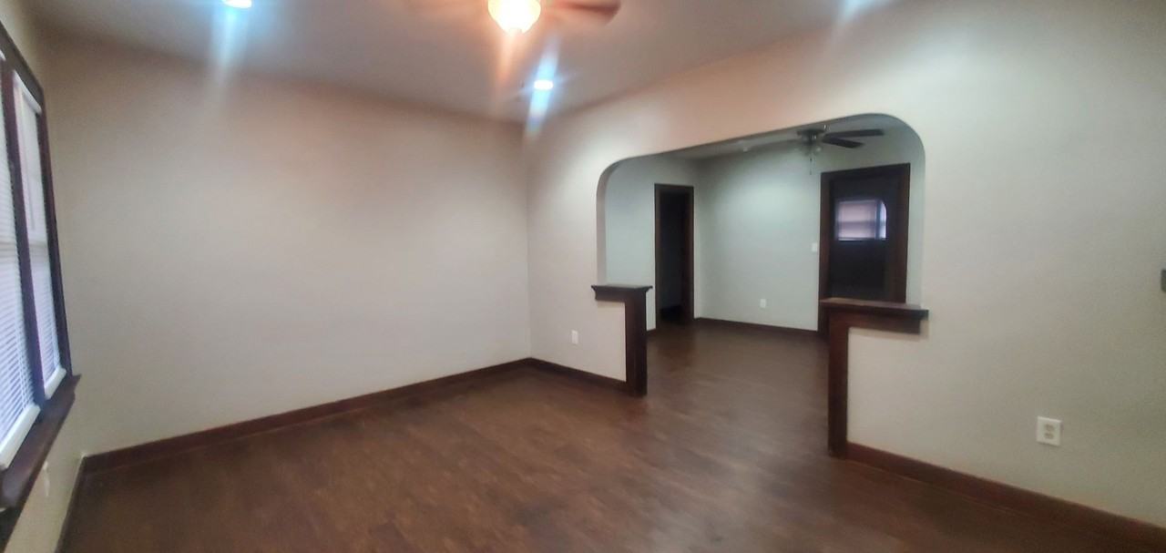 118 N Quentin Ave - Photo 3 of 19