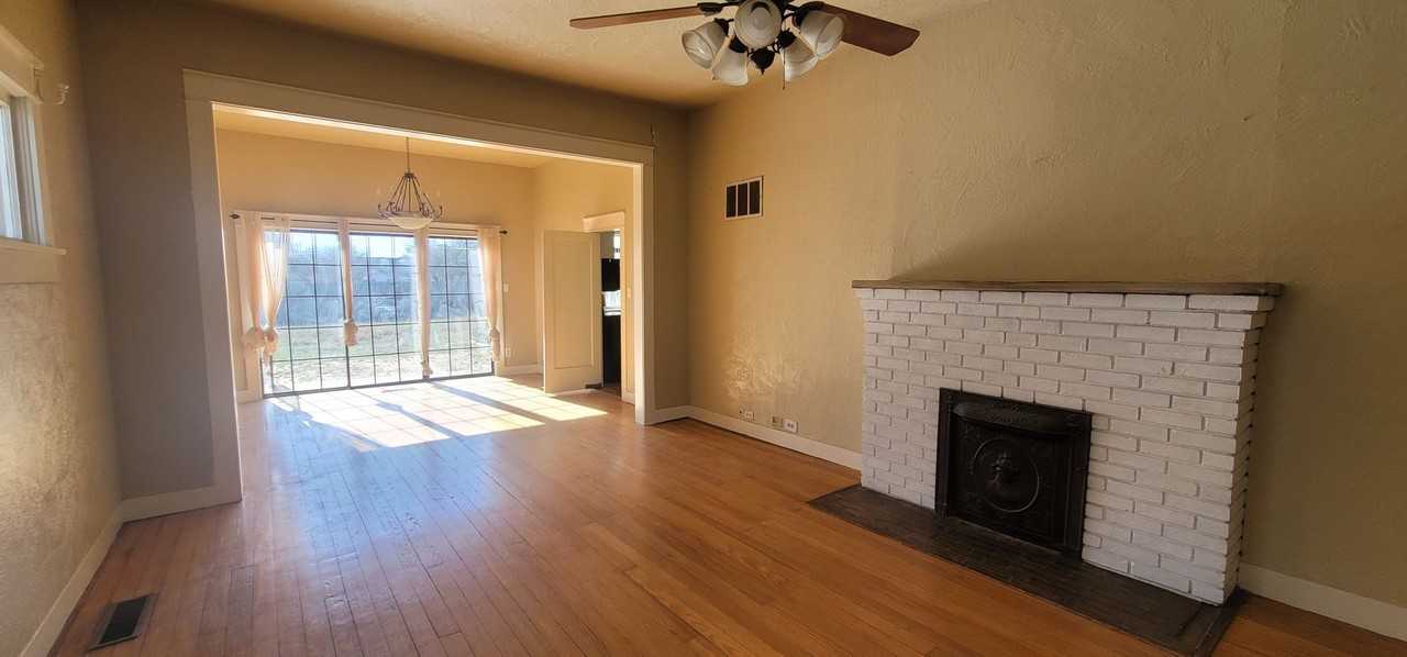 1204 5th Ave - Photo 2 of 9