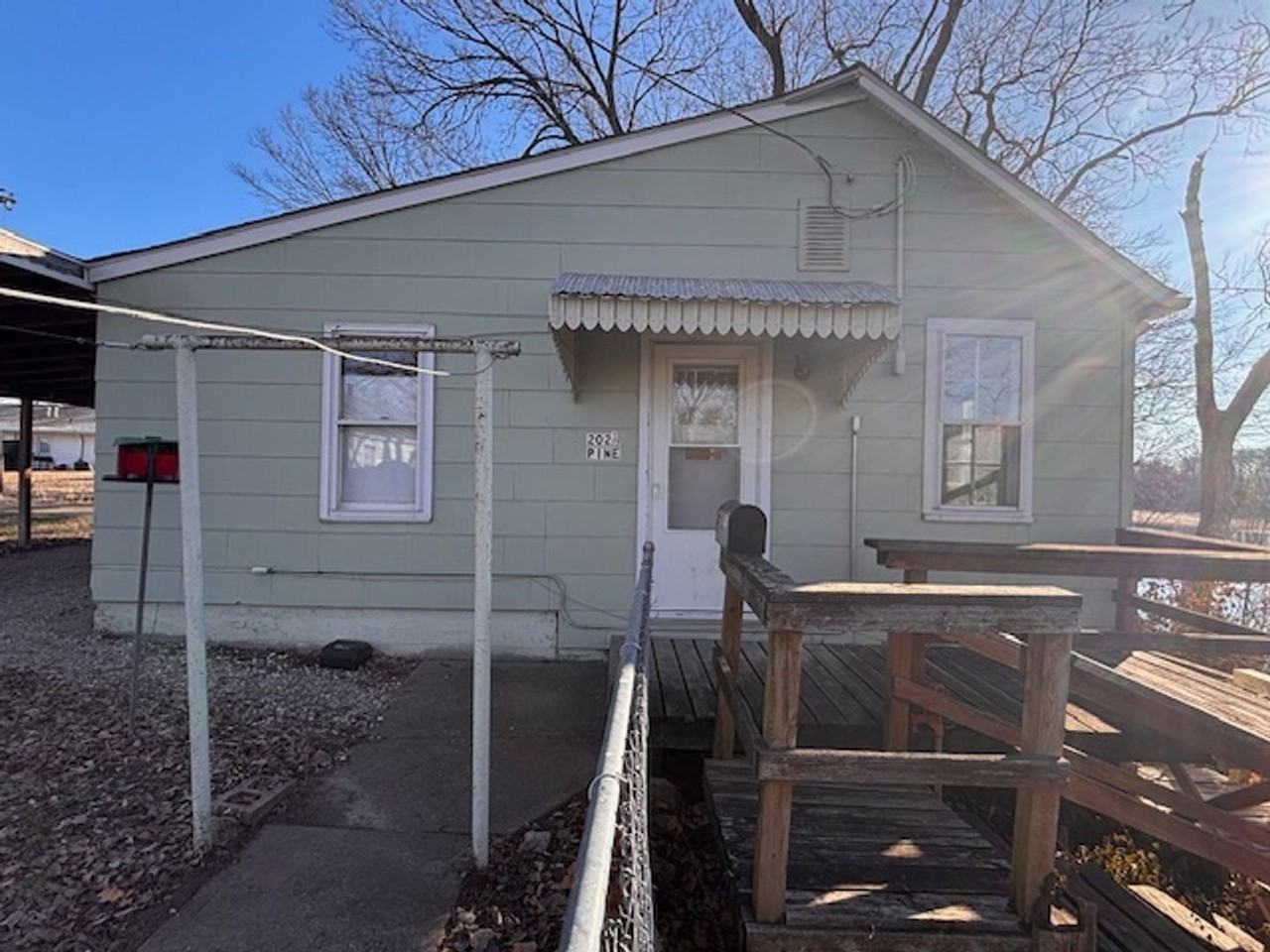 202 1/2 Pine St - Photo 2 of 9