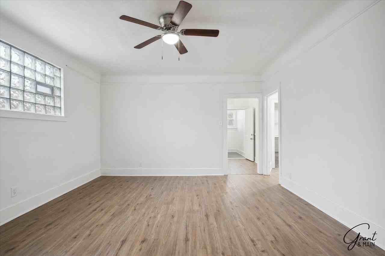 2433/2435 Pasadena St. - Photo 6 of 39