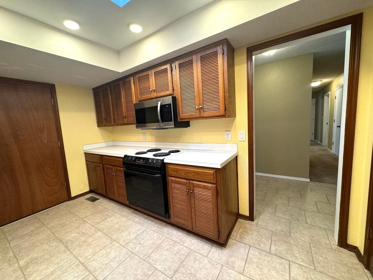 7942 S 88th East Ave - Photo 4 of 50