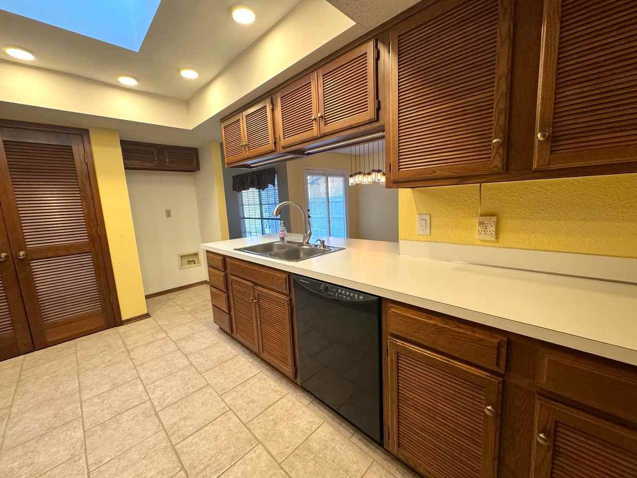 7942 S 88th East Ave - Photo 5 of 50