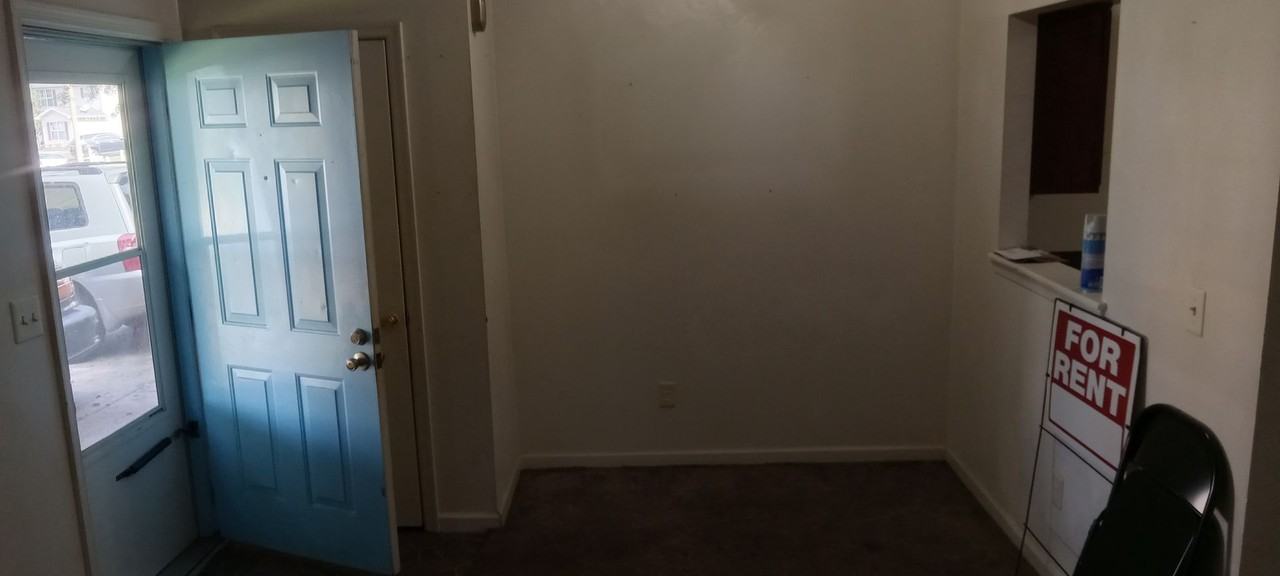 196 Greenfield Cres - Photo 2 of 9