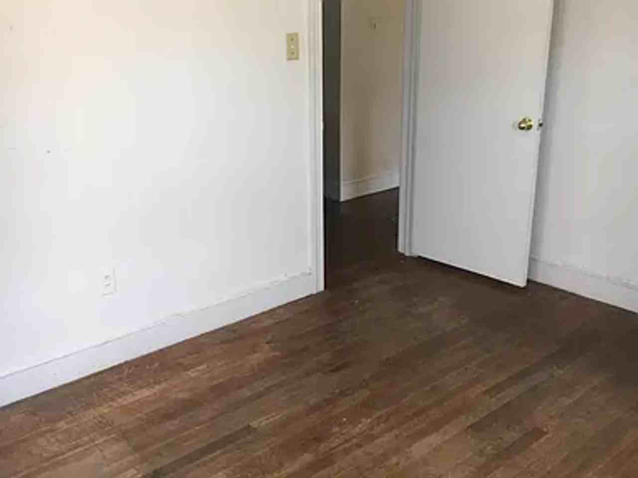 303 Magnolia St - Photo 3 of 5