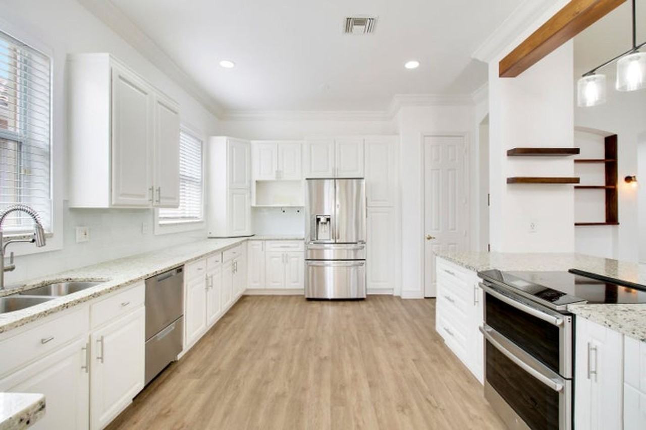 9150 Bay Harbour Cir - Photo 2 of 23