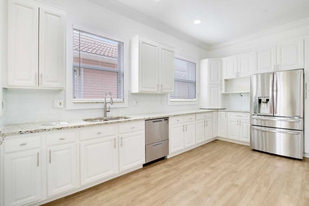 9150 Bay Harbour Cir - Photo 3 of 23