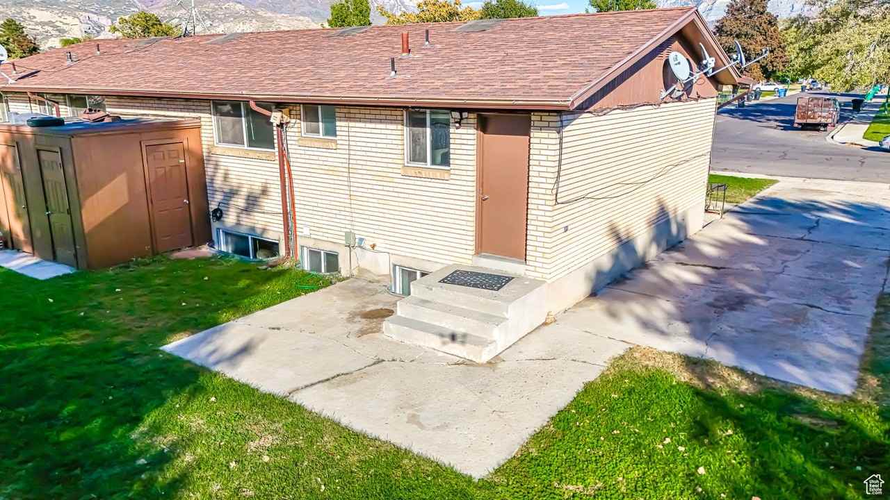 271-277 N 300 W - 4 Plex - Photo 2 of 9