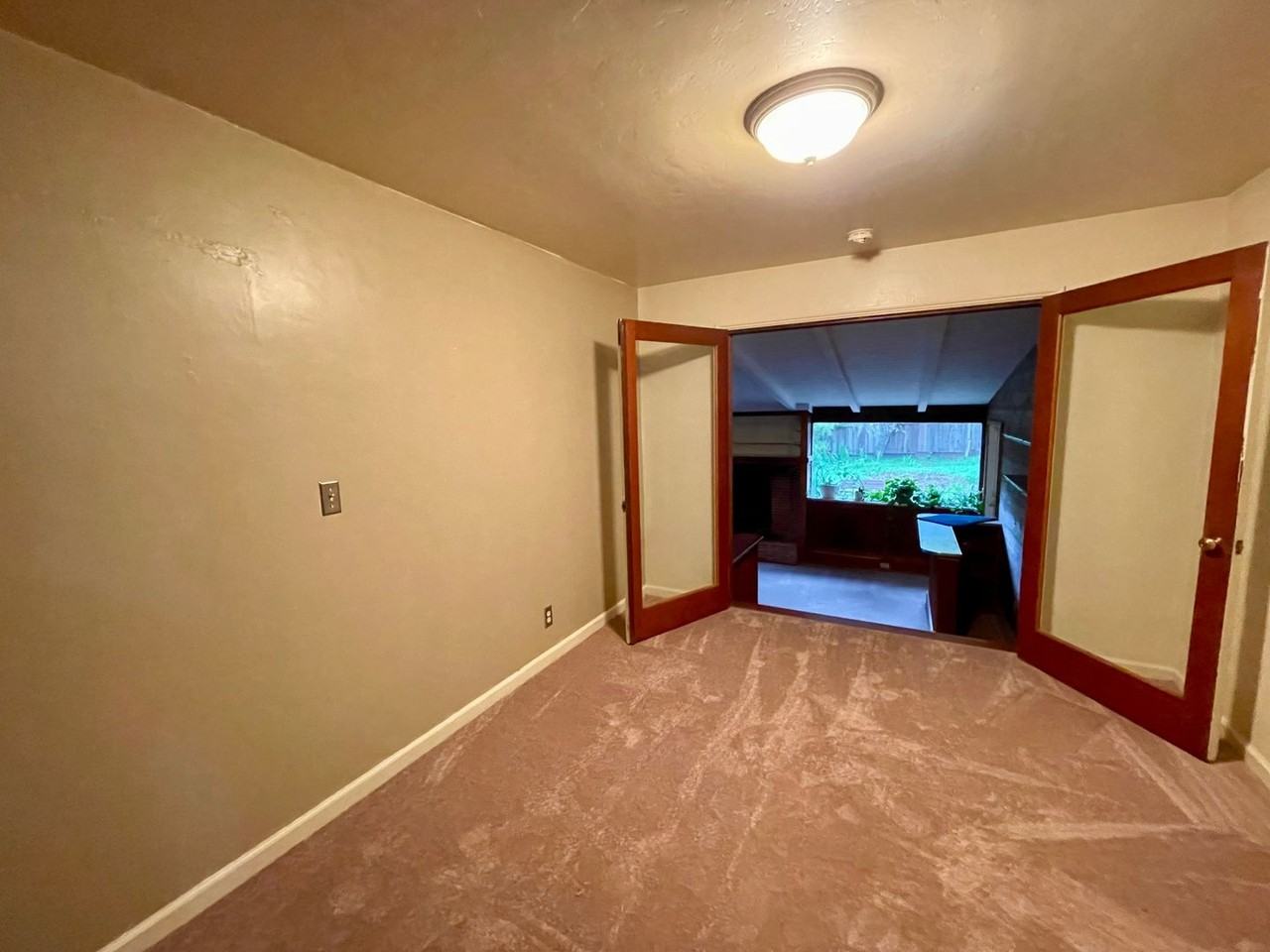 1125 Seaview Ave - Photo 2 of 10