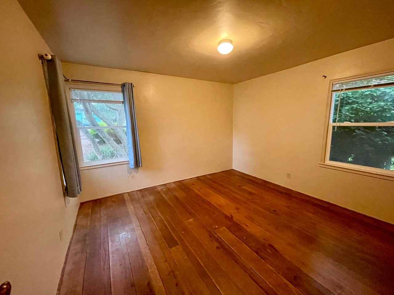 1125 Seaview Ave - Photo 3 of 10