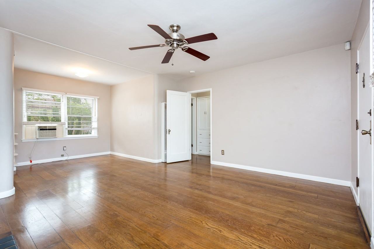 6867 Mohawk St - Photo 5 of 16